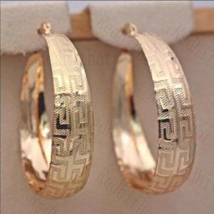 NEW 18K Gold Finish Design Hoop Earrings